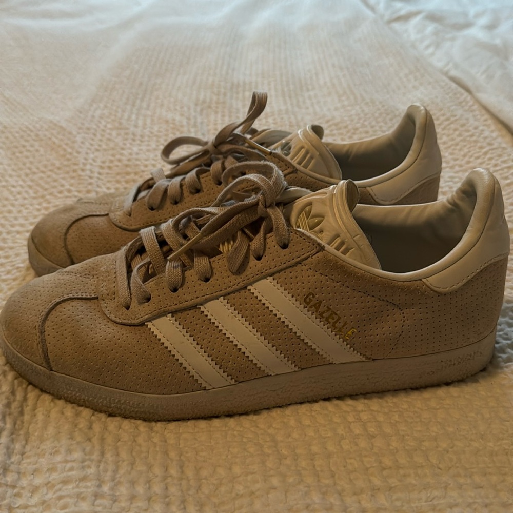 Cream colored Adidas Gazelle with white stripes